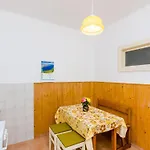 Lucy - Two Bedroom With Terrace And View Gustin דירה *