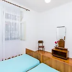Lucy - Two Bedroom With Terrace And View Gustin דירה