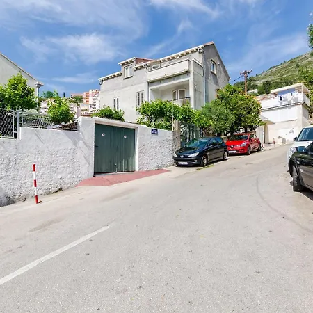 Apartament Lucy - Two Bedroom With Terrace And View Gustin