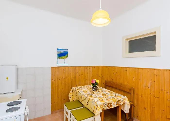 Lucy - Two Bedroom With Terrace And View Gustin Apartament *