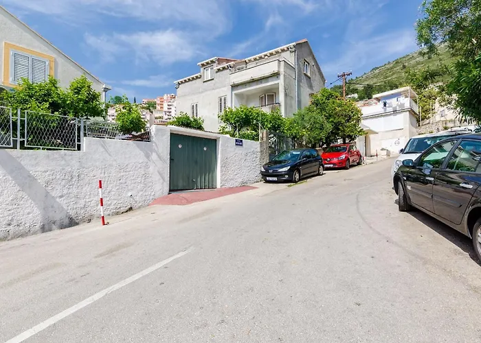 Apartament Lucy - Two Bedroom With Terrace And View Gustin