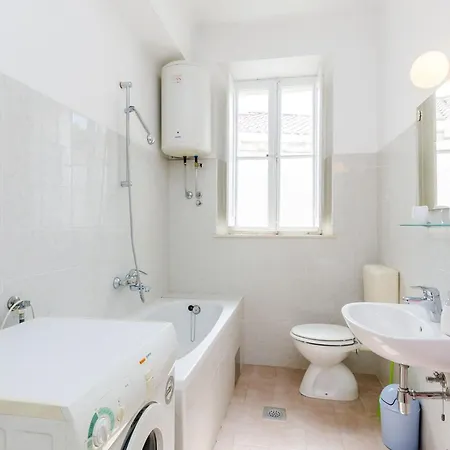 Apartment Lucy - Two Bedroom With Terrace And View Gustin