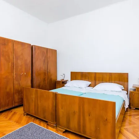 Апартаменты Lucy - Two Bedroom With Terrace And View Gustin *