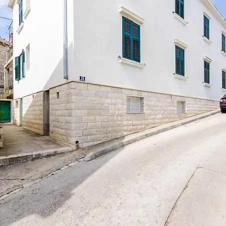 Apartment Lucy - Two Bedroom With Terrace And View Gustin