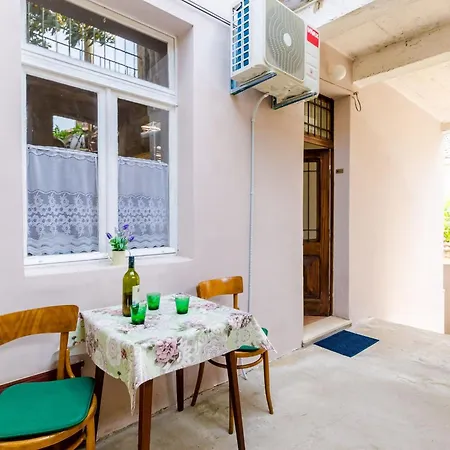 Lucy - Two Bedroom With Terrace And View Gustin *