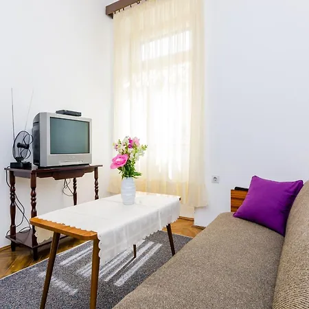 Apartment Lucy - Two Bedroom With Terrace And View Gustin