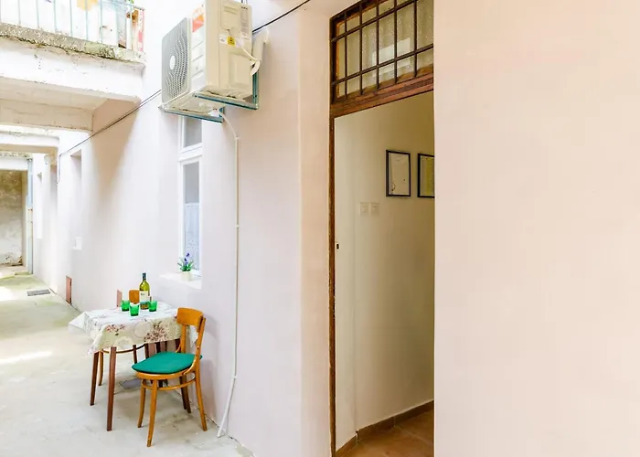 Lucy - Two Bedroom With Terrace And View Gustin *