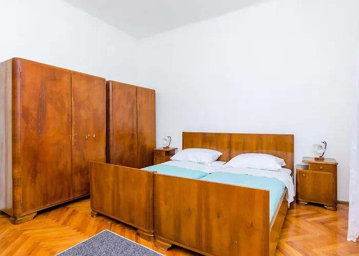 Апартаменты Lucy - Two Bedroom With Terrace And View Gustin *
