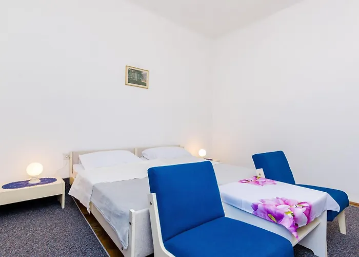 Daire Lucy - Two Bedroom With Terrace And View Gustin *