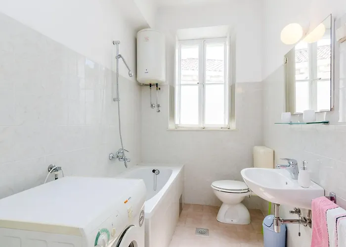 Apartmán Lucy - Two Bedroom With Terrace And View Gustin